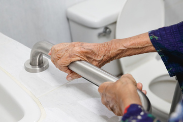 Comment sécuriser une salle de bain pour senior ? 